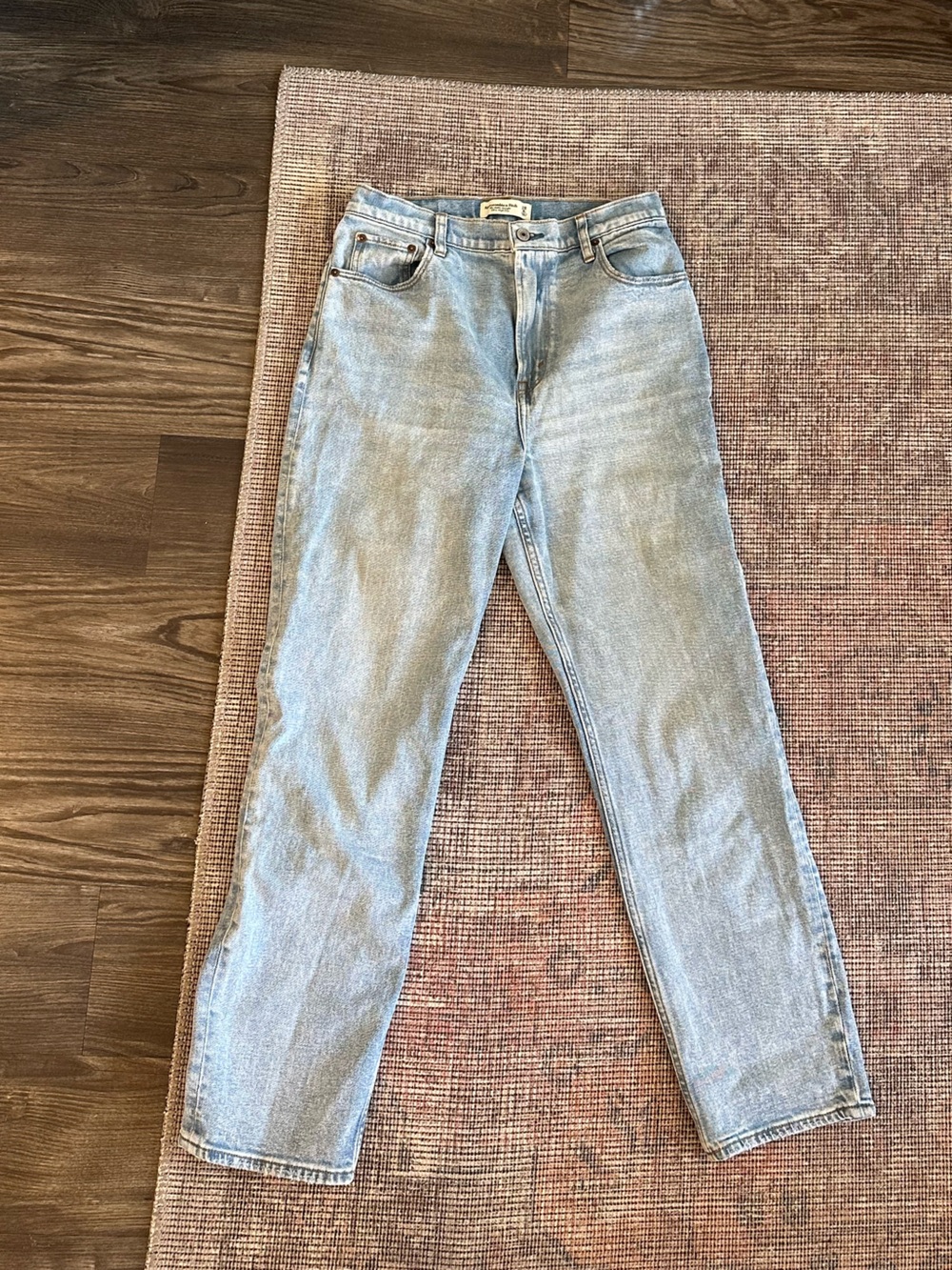 Abercrombie & Fitch Ultra High-Rise Ankle Straight Jeans - Picture 3 of 5